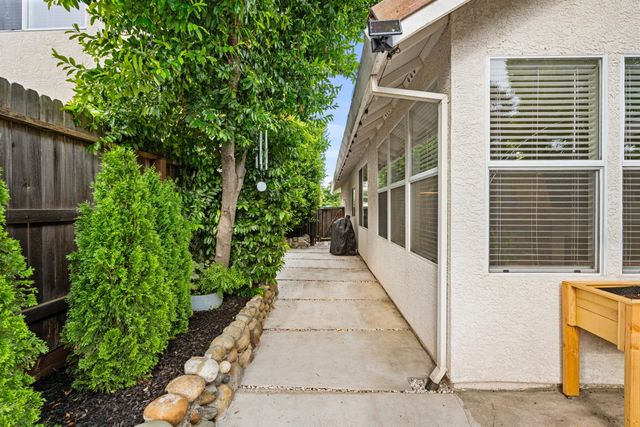3360 Apollo Cir, Roseville, CA 95661