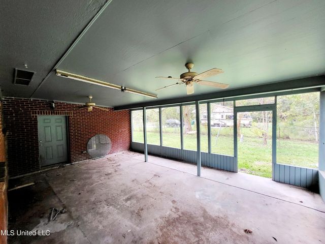 818 Cedar Grove Avenue, Picayune, MS 39466