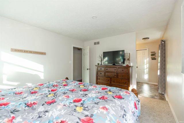 12012 S Timberline Trace, Granger, IN 46530