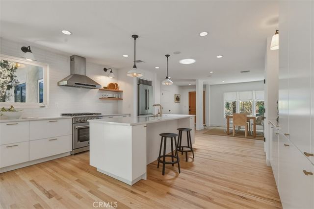 16943 Hartland, Lake Balboa, CA 91406