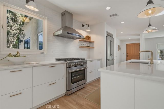 16943 Hartland, Lake Balboa, CA 91406