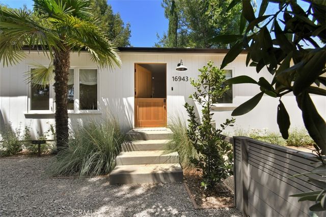 16943 Hartland, Lake Balboa, CA 91406