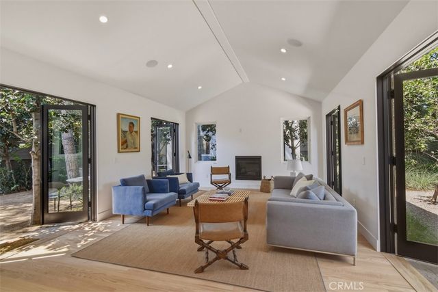 16943 Hartland, Lake Balboa, CA 91406