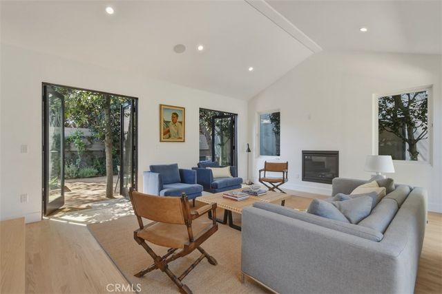 16943 Hartland, Lake Balboa, CA 91406