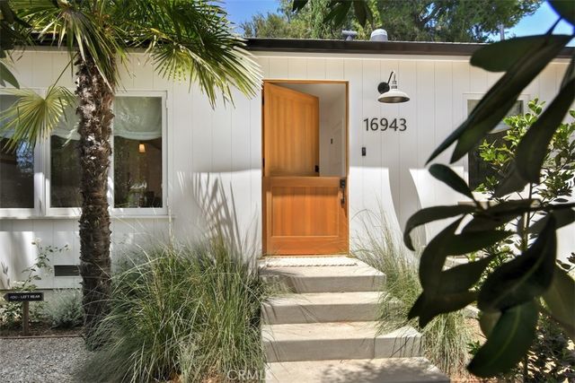 16943 Hartland, Lake Balboa, CA 91406