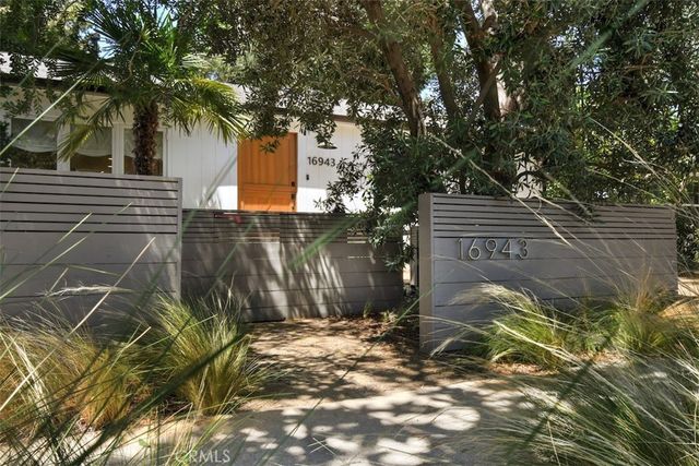 16943 Hartland, Lake Balboa, CA 91406