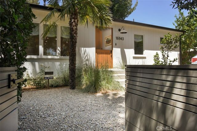 16943 Hartland, Lake Balboa, CA 91406