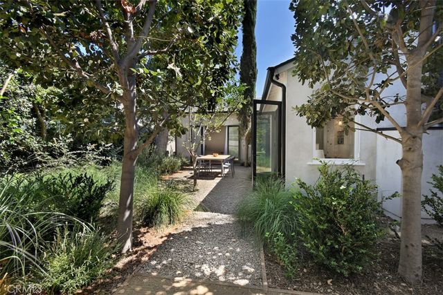 16943 Hartland, Lake Balboa, CA 91406