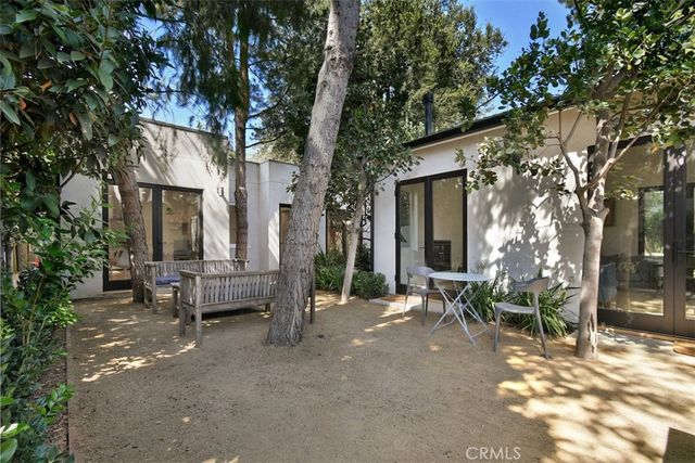 16943 Hartland, Lake Balboa, CA 91406