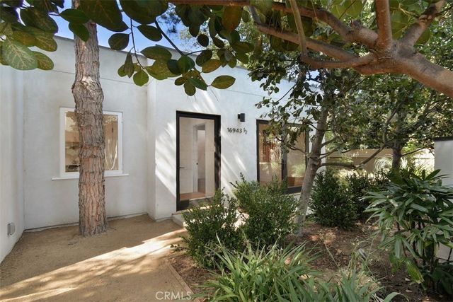 16943 Hartland, Lake Balboa, CA 91406