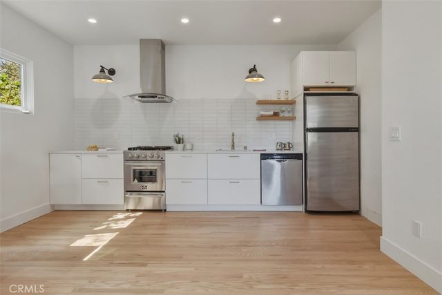 16943 Hartland, Lake Balboa, CA 91406