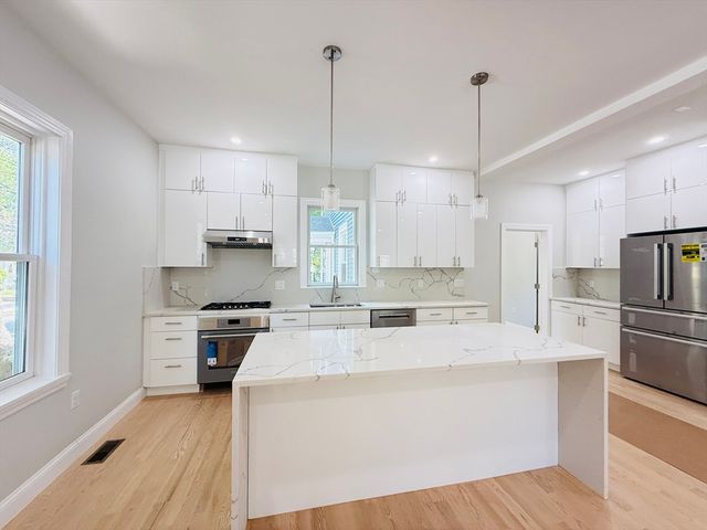 4 Baldwin St 4, Newton, MA 02458