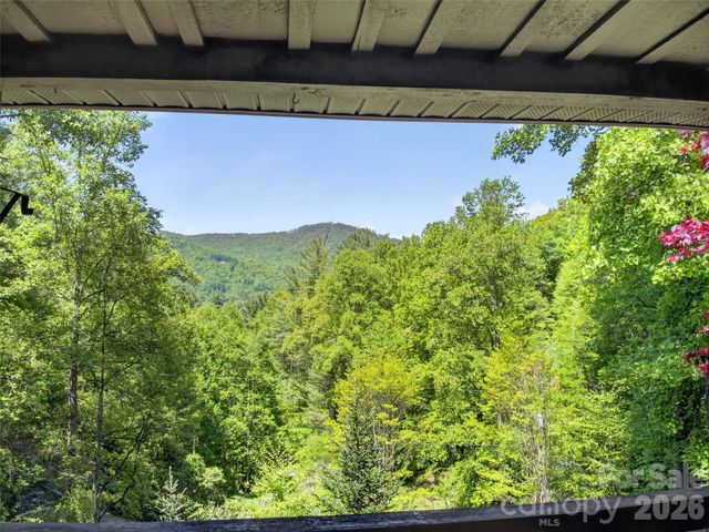 255 Westover Lane, Burnsville, NC 28714