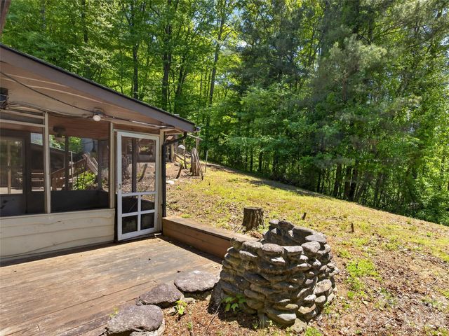 255 Westover Lane, Burnsville, NC 28714