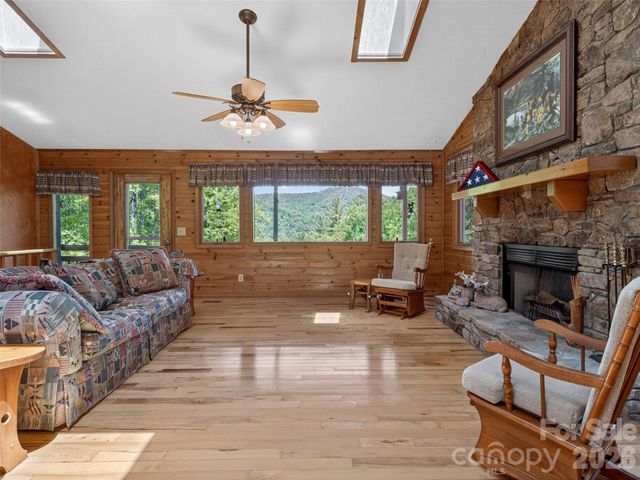 255 Westover Lane, Burnsville, NC 28714