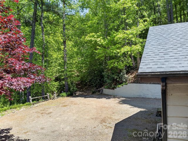 255 Westover Lane, Burnsville, NC 28714