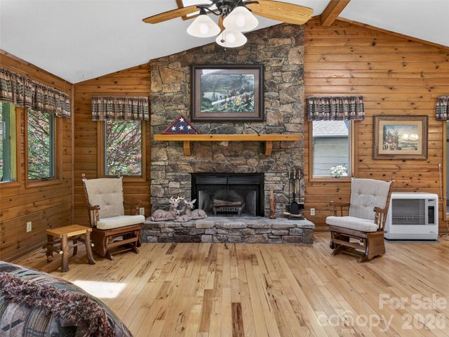 255 Westover Lane, Burnsville, NC 28714