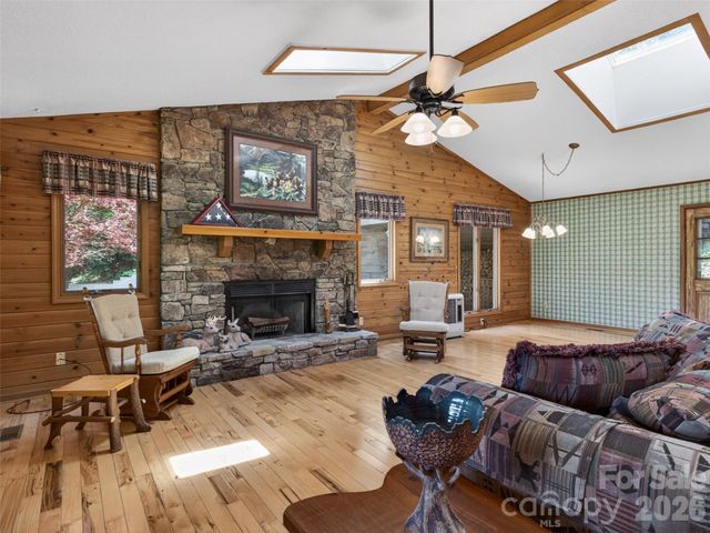 255 Westover Lane, Burnsville, NC 28714