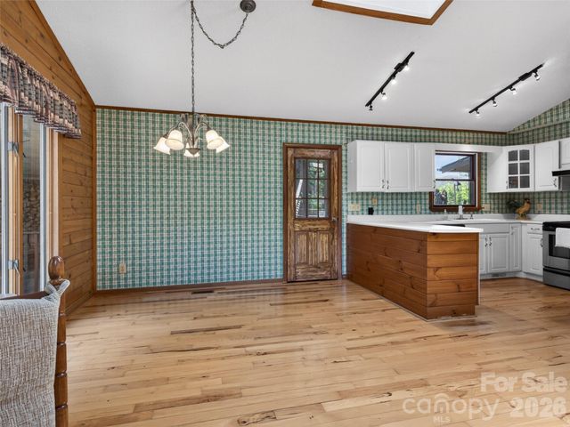 255 Westover Lane, Burnsville, NC 28714