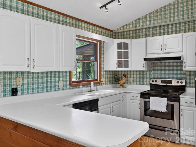 255 Westover Lane, Burnsville, NC 28714
