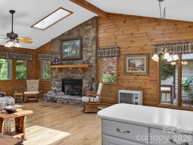 255 Westover Lane, Burnsville, NC 28714
