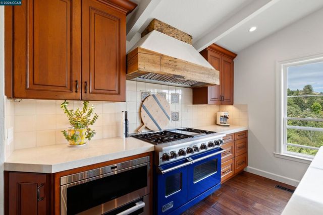 60 Tarry Ln, Orinda, CA 94563