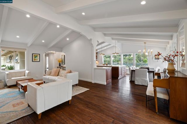 60 Tarry Ln, Orinda, CA 94563