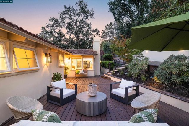 60 Tarry Ln, Orinda, CA 94563