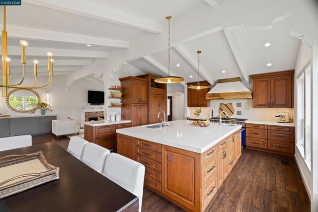 60 Tarry Ln, Orinda, CA 94563