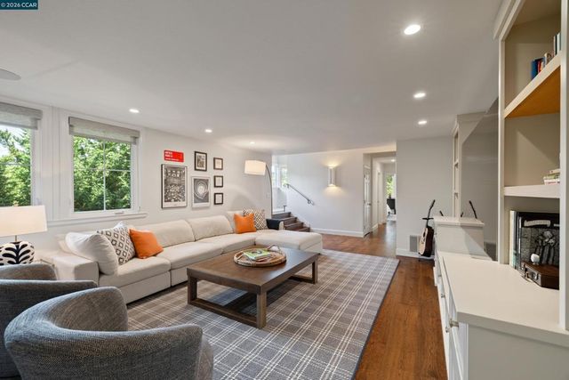 60 Tarry Ln, Orinda, CA 94563
