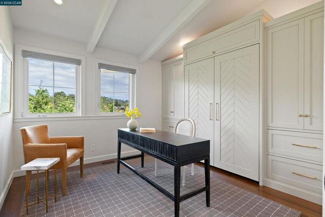 60 Tarry Ln, Orinda, CA 94563