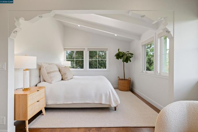 60 Tarry Ln, Orinda, CA 94563