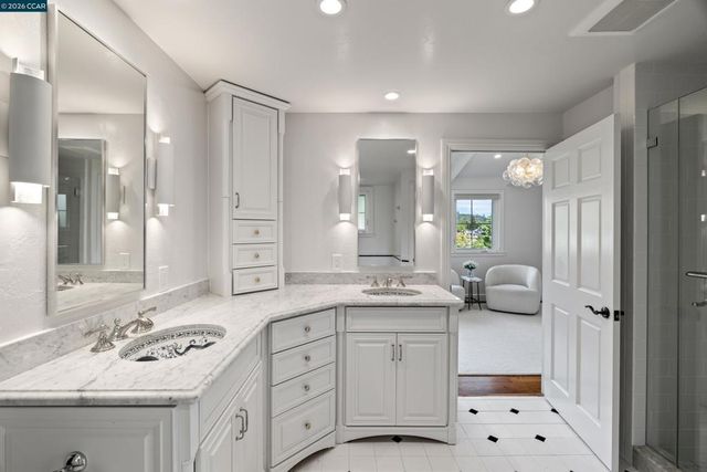 60 Tarry Ln, Orinda, CA 94563