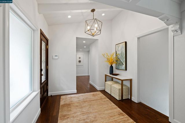 60 Tarry Ln, Orinda, CA 94563