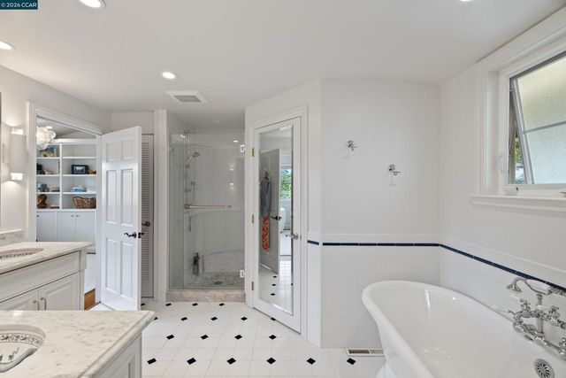 60 Tarry Ln, Orinda, CA 94563