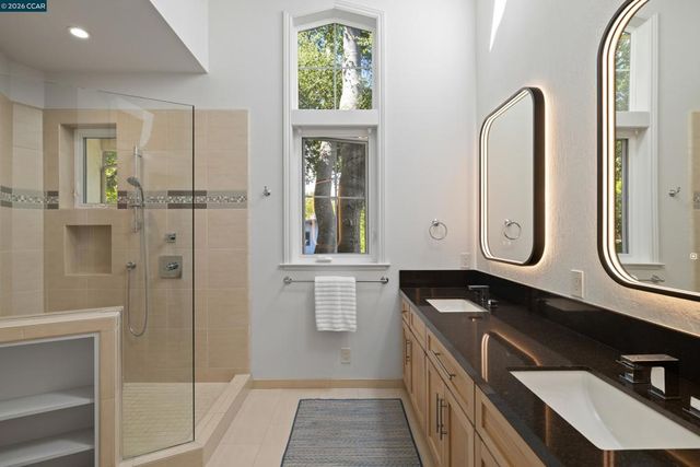 60 Tarry Ln, Orinda, CA 94563