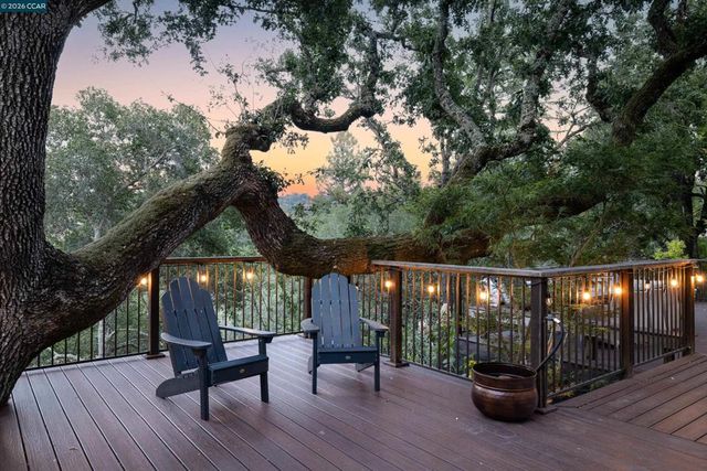 60 Tarry Ln, Orinda, CA 94563