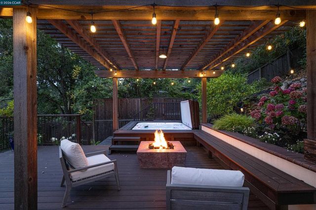60 Tarry Ln, Orinda, CA 94563