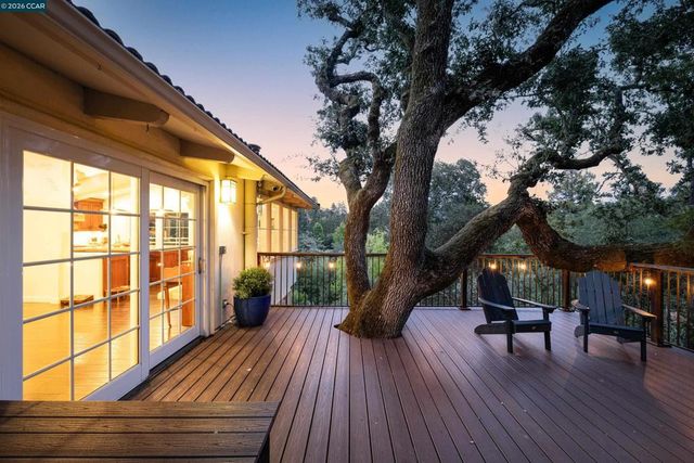 60 Tarry Ln, Orinda, CA 94563