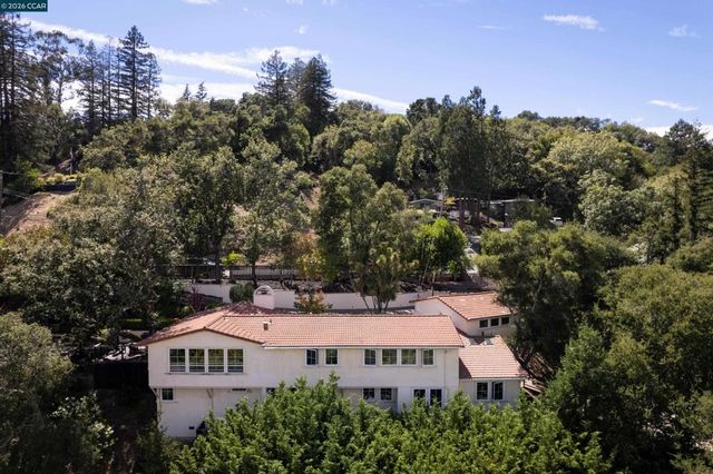 60 Tarry Ln, Orinda, CA 94563