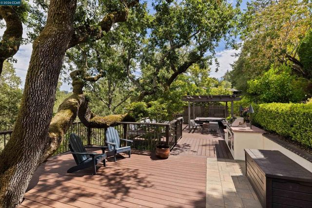 60 Tarry Ln, Orinda, CA 94563
