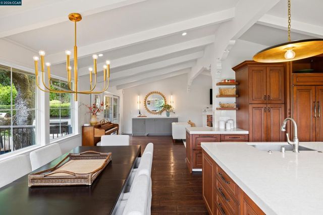 60 Tarry Ln, Orinda, CA 94563