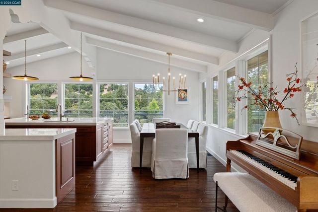 60 Tarry Ln, Orinda, CA 94563