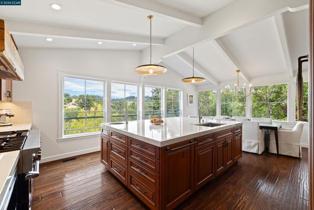 60 Tarry Ln, Orinda, CA 94563