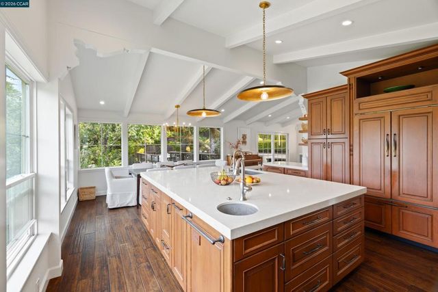 60 Tarry Ln, Orinda, CA 94563