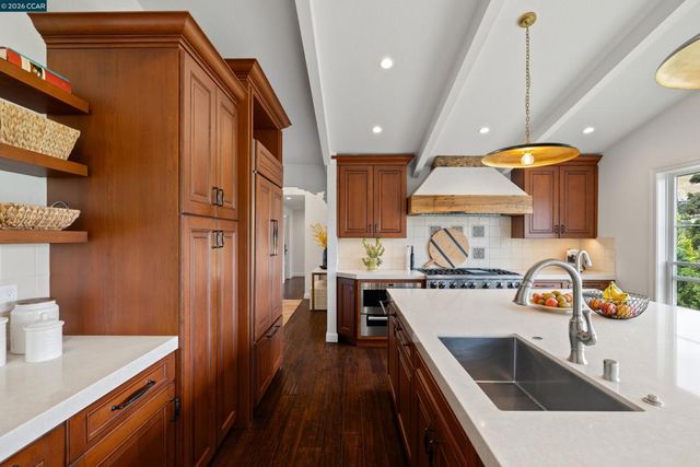 60 Tarry Ln, Orinda, CA 94563