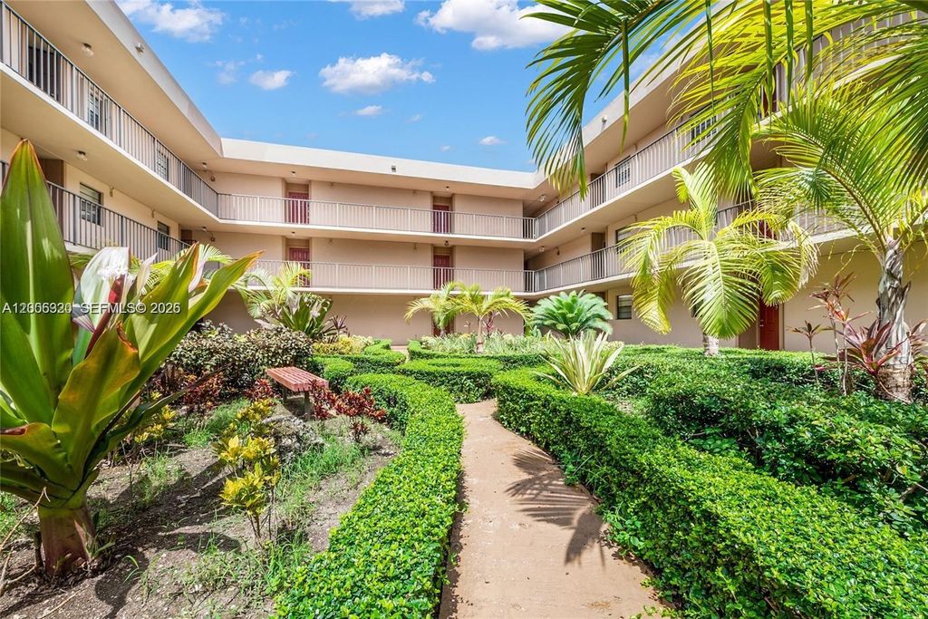 10625 SW 112th Ave 301, Miami, FL 33176