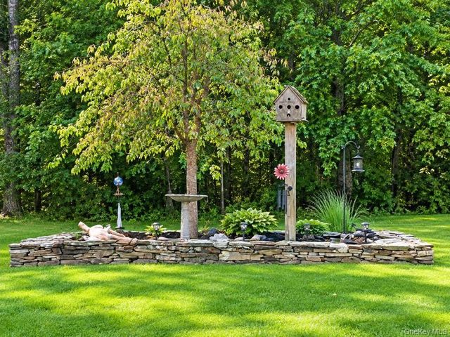 408 Oregon Trail, Pine Bush, NY 12566