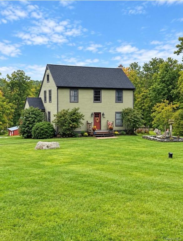 408 Oregon Trail, Pine Bush, NY 12566
