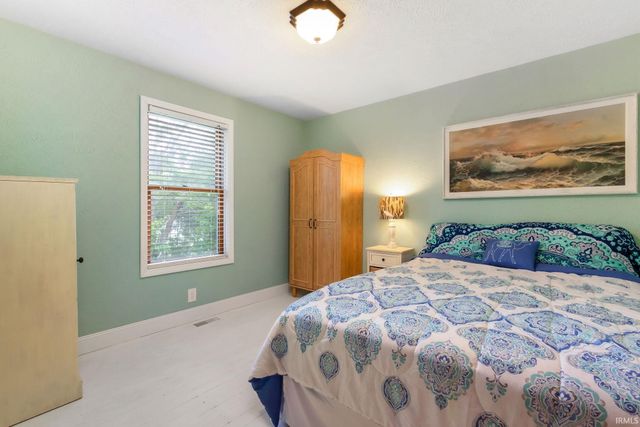 56040 River Heights, Elkhart, IN 46516